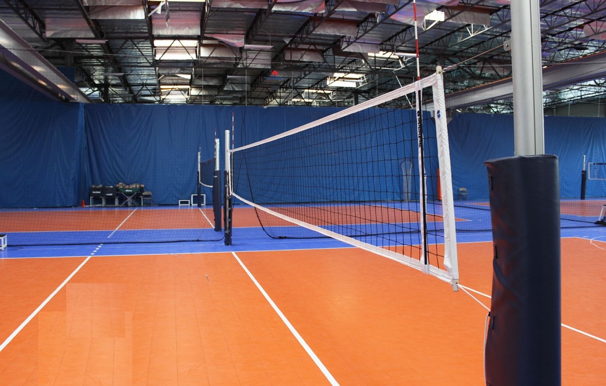 Thi-cong-san-bong-chuyen-chuan-quoc-te